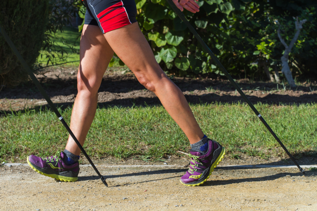 Nel Nordic Walking il movimento dei bastoncini aiuta a mantenere una postura eretta e rilassata, per una camminata fluida e naturale.